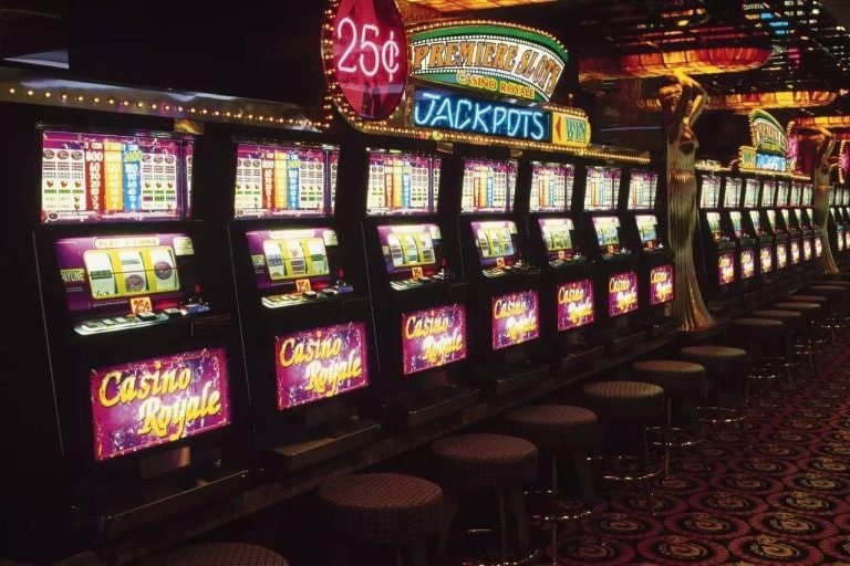 dukuncuan login Monopoly Live player interface showing prediction options and live wheel